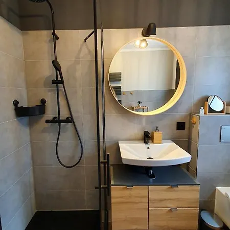 Gemuetliche Erdgeschoss-wohnung Mit Sonnenterrasse, 2x Smart Tv, Wlan Und Parkplatz * Oldenburg