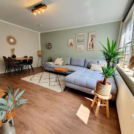 Gemuetliche Erdgeschoss-wohnung Mit Sonnenterrasse, 2x Smart Tv, Wlan Und Parkplatz Apartamento Oldenburg