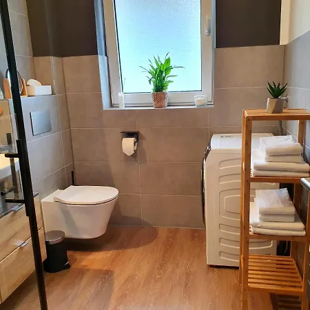 Apartamento Gemuetliche Erdgeschoss-wohnung Mit Sonnenterrasse, 2x Smart Tv, Wlan Und Parkplatz *