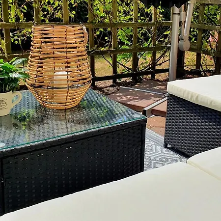 Gemuetliche Erdgeschoss-wohnung Mit Sonnenterrasse, 2x Smart Tv, Wlan Und Parkplatz Oldenburg