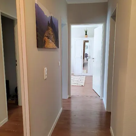 Gemuetliche Erdgeschoss-wohnung Mit Sonnenterrasse, 2x Smart Tv, Wlan Und Parkplatz Apartman *