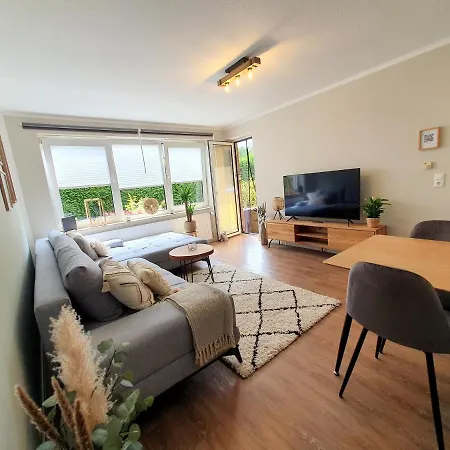 Gemuetliche Erdgeschoss-wohnung Mit Sonnenterrasse, 2x Smart Tv, Wlan Und Parkplatz