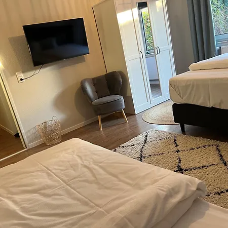 Gemuetliche Erdgeschoss-wohnung Mit Sonnenterrasse, 2x Smart Tv, Wlan Und Parkplatz