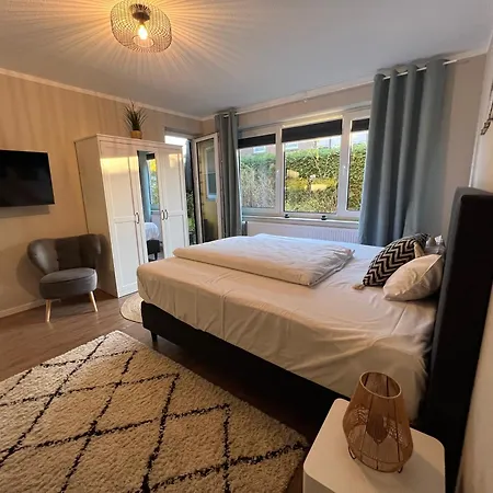 Gemuetliche Erdgeschoss-wohnung Mit Sonnenterrasse, 2x Smart Tv, Wlan Und Parkplatz Oldenburg