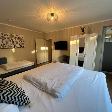 Gemuetliche Erdgeschoss-wohnung Mit Sonnenterrasse, 2x Smart Tv, Wlan Und Parkplatz Oldenburg