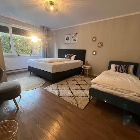Gemuetliche Erdgeschoss-wohnung Mit Sonnenterrasse, 2x Smart Tv, Wlan Und Parkplatz