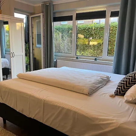 Gemuetliche Erdgeschoss-wohnung Mit Sonnenterrasse, 2x Smart Tv, Wlan Und Parkplatz Apartamento Oldenburg