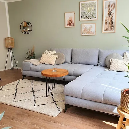 Gemuetliche Erdgeschoss-wohnung Mit Sonnenterrasse, 2x Smart Tv, Wlan Und Parkplatz *