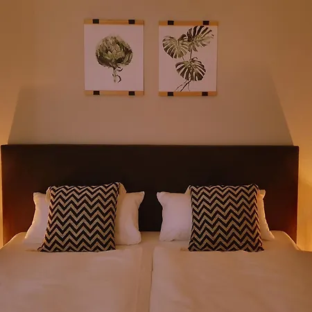 Gemuetliche Erdgeschoss-wohnung Mit Sonnenterrasse, 2x Smart Tv, Wlan Und Parkplatz