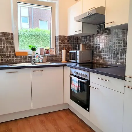 Gemuetliche Erdgeschoss-wohnung Mit Sonnenterrasse, 2x Smart Tv, Wlan Und Parkplatz * Oldenburg