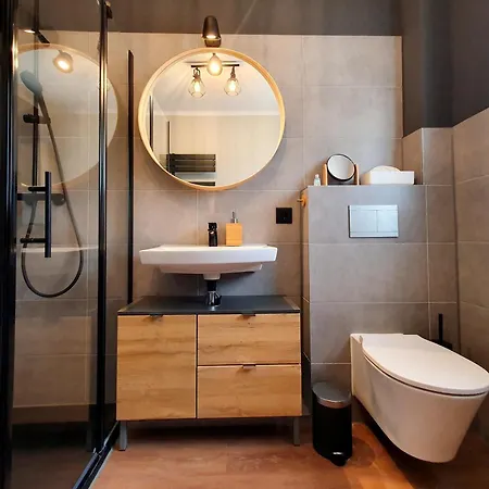 Gemuetliche Erdgeschoss-wohnung Mit Sonnenterrasse, 2x Smart Tv, Wlan Und Parkplatz Apartman Oldenburg