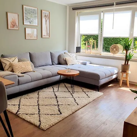 Gemuetliche Erdgeschoss-wohnung Mit Sonnenterrasse, 2x Smart Tv, Wlan Und Parkplatz *
