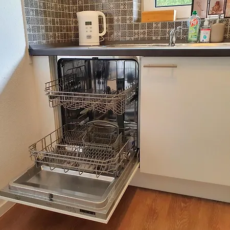 Apartamento Gemuetliche Erdgeschoss-wohnung Mit Sonnenterrasse, 2x Smart Tv, Wlan Und Parkplatz Oldenburg