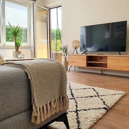 Gemuetliche Erdgeschoss-wohnung Mit Sonnenterrasse, 2x Smart Tv, Wlan Und Parkplatz Apartman Oldenburg